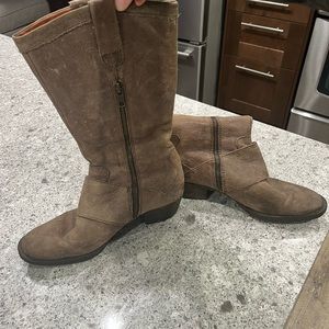Born women’s size 7.5 boots- like new!